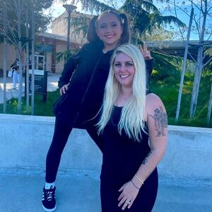 Meet your Poshers, Bella, Mae, & Van